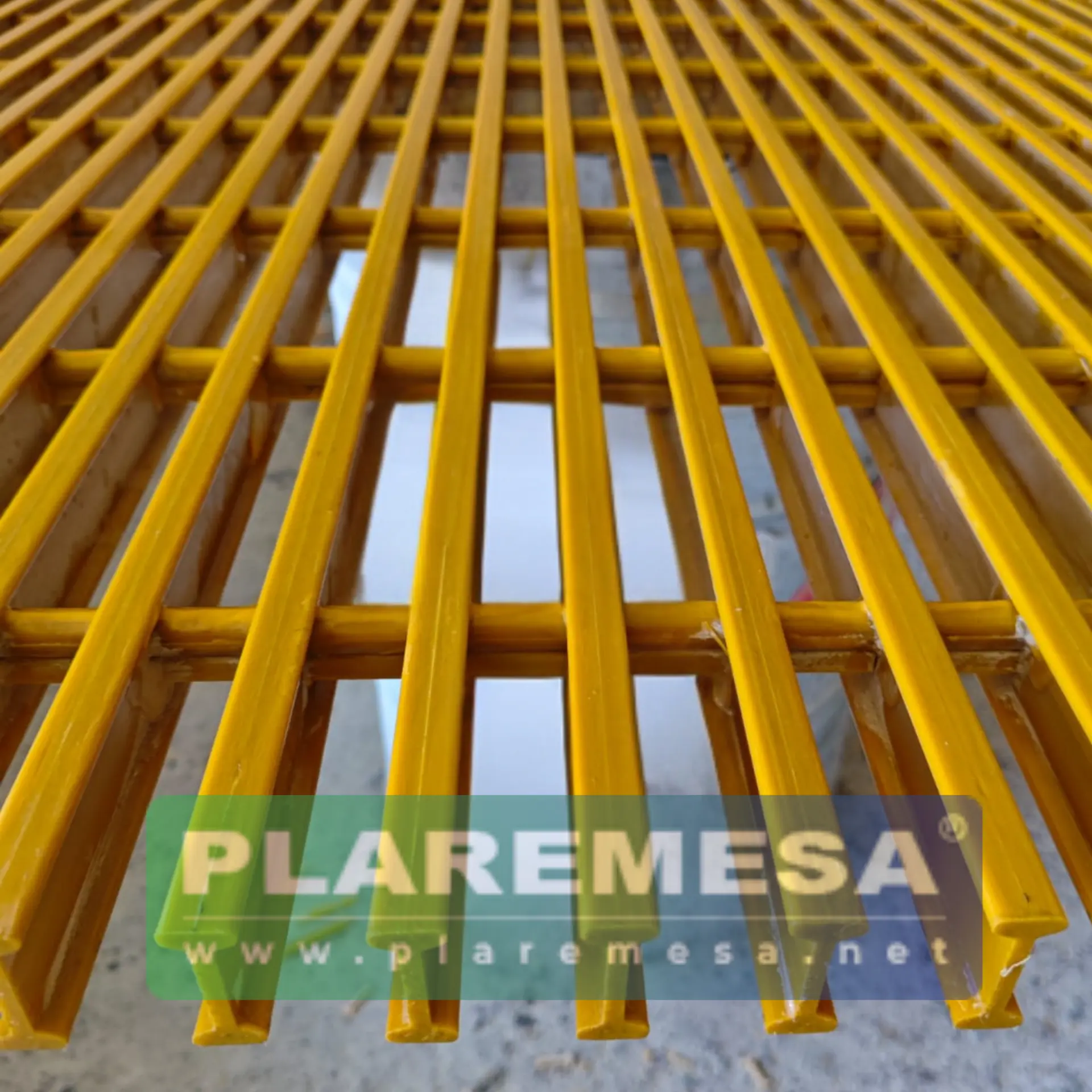 Panel amarillo de rejilla pultruida PLA-I6015 con varillas transversales
