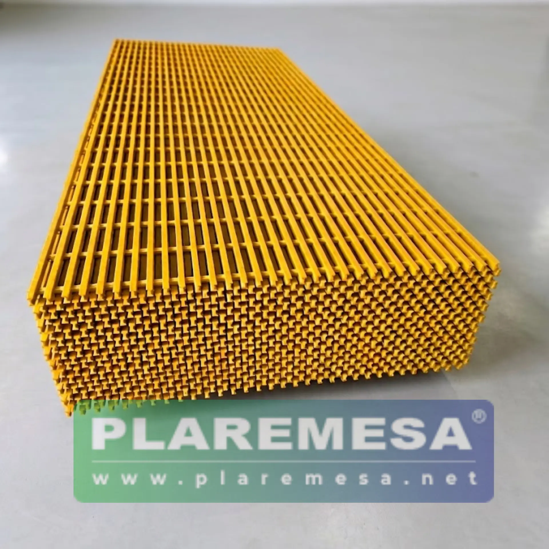 Panel amarillo de rejilla pultruida de perfil I PLA-I6010 con malla fina