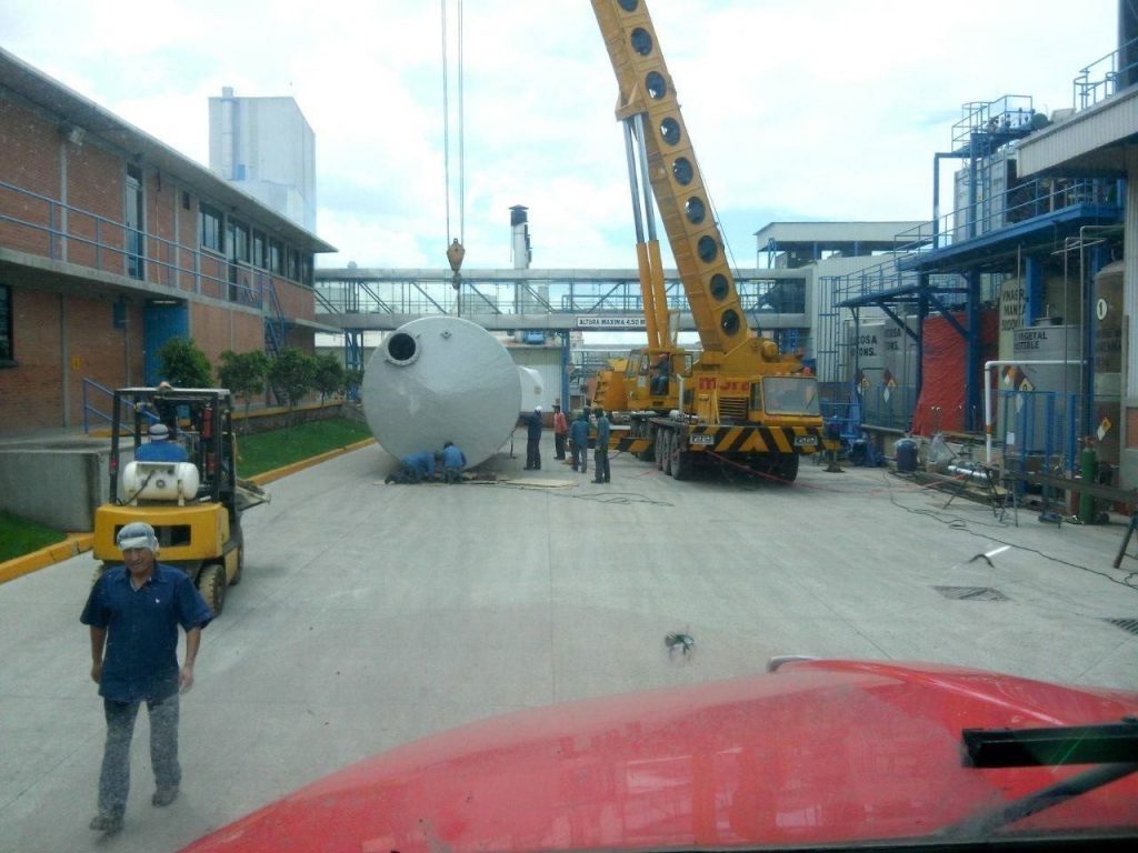 Maniobra Tanque Fibra de Vidrio 100000 litros