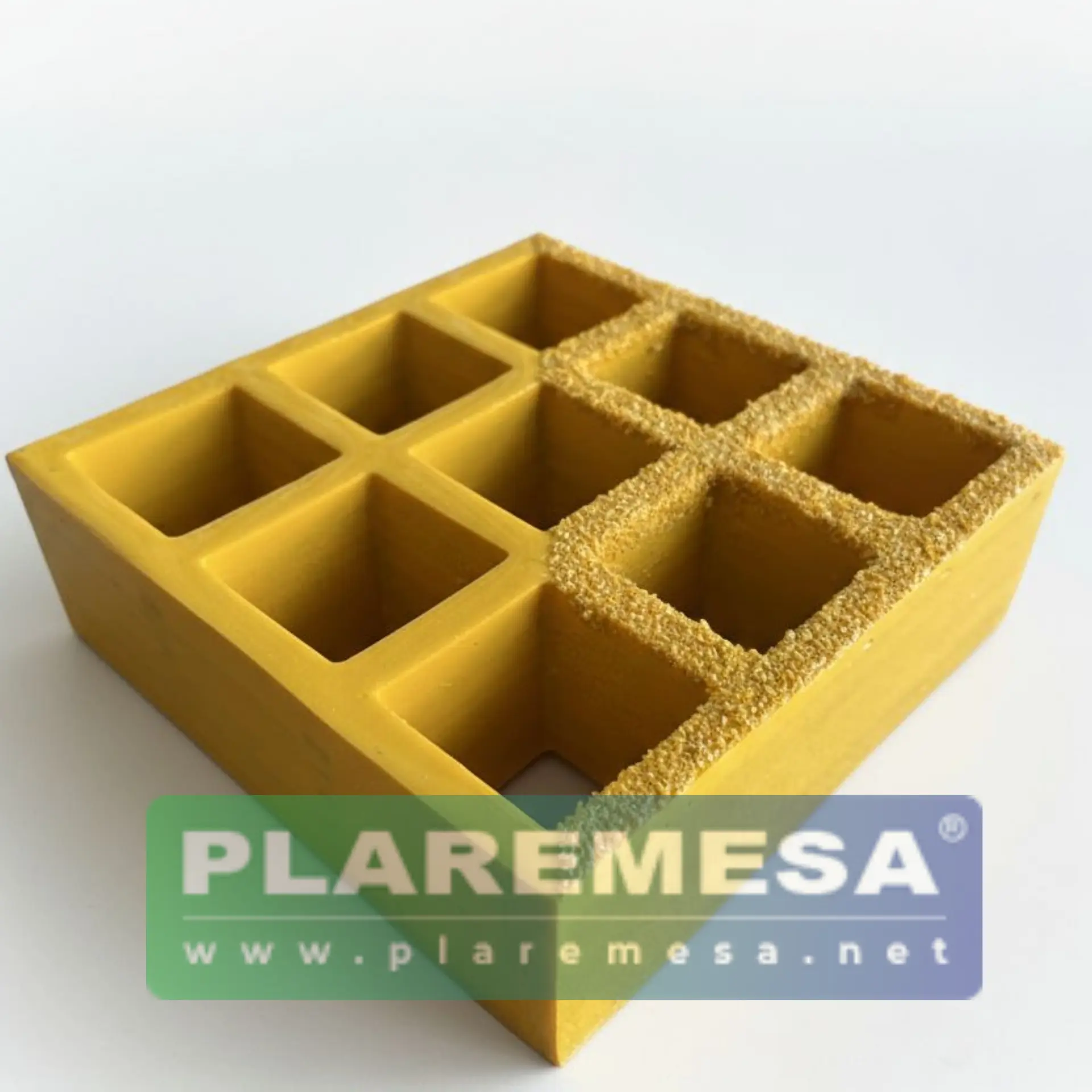 Muestra amarilla de rejilla moldeada PLA-M15 con la mitad de la superficie antiderrapante