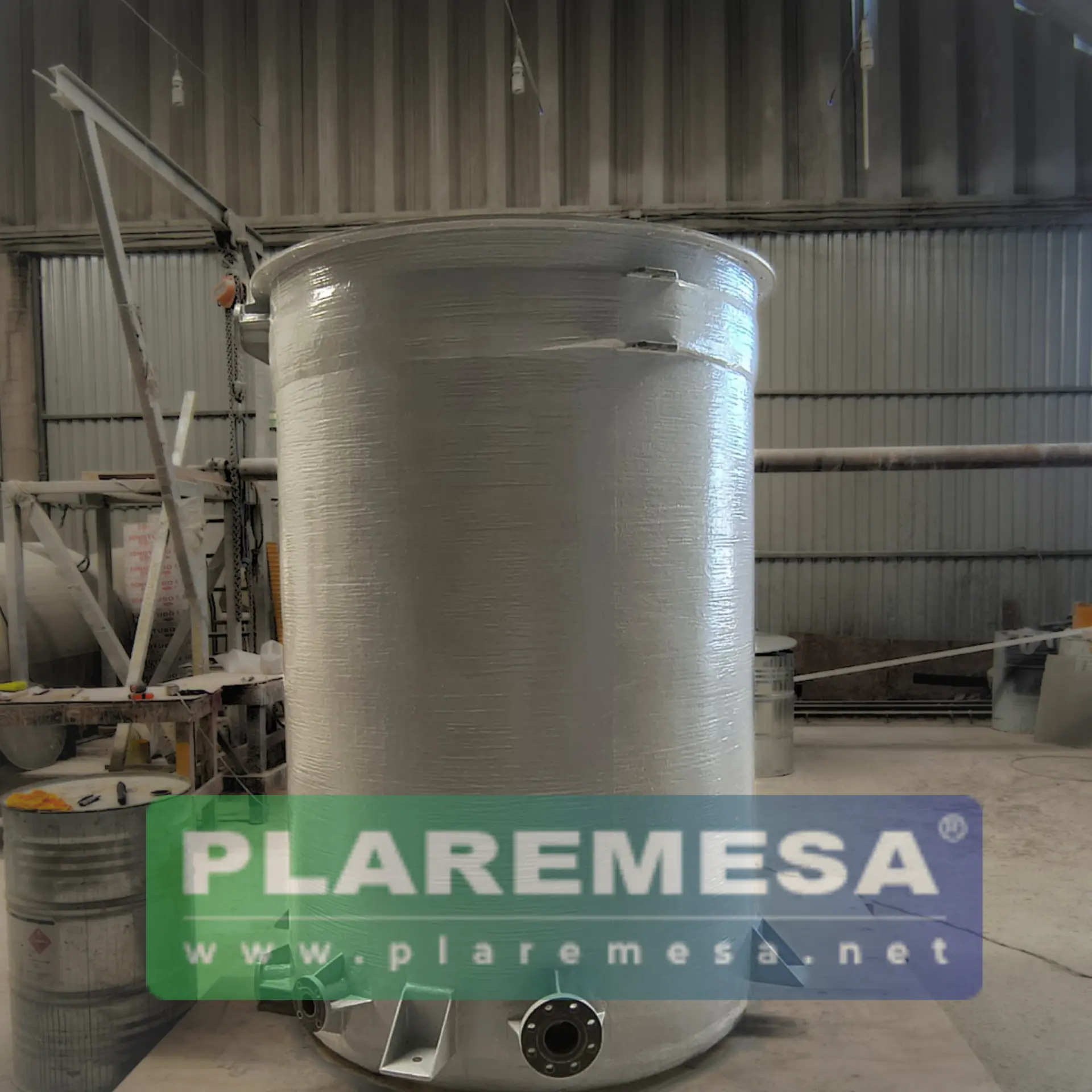 Tanque vertical de fibra de vidrio para almacenamiento en la planta de fabricación