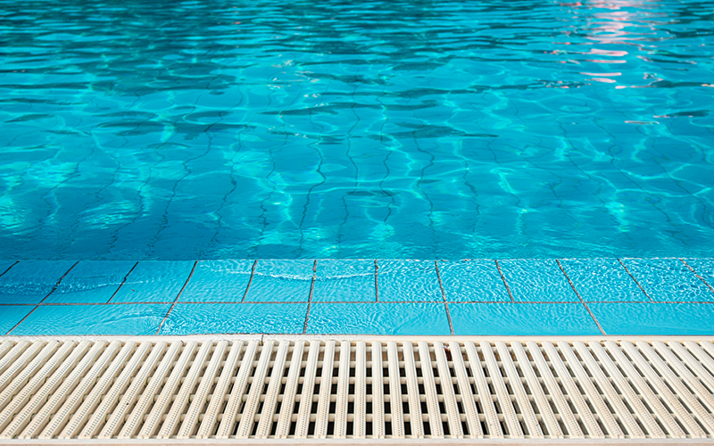 piscina con Rebosadero de piscina